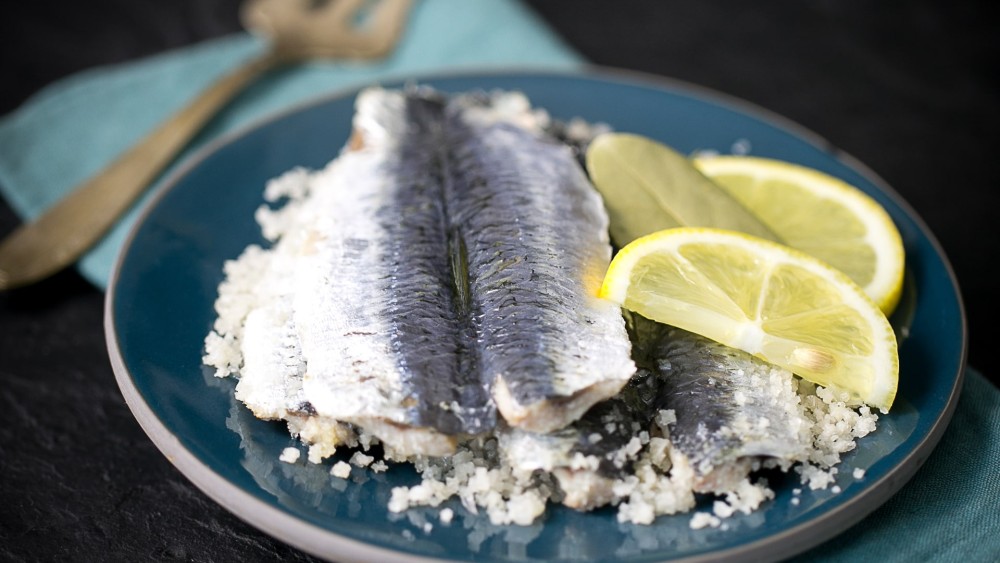Sardinen in Salzkruste