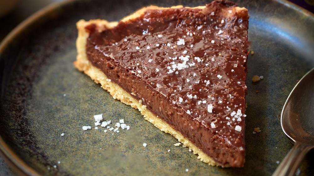 Schokoladen-Karamell-Torte mit Fleur de Sel Le Guérandais