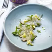 Dorade à cru, huile de mélisse et Fleur de sel Le Guérandais