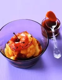 Petits puddings aux pommes et caramel salé