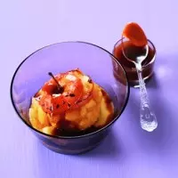Petits puddings aux pommes et caramel salé